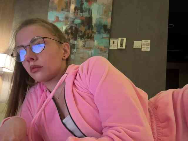 VikkiExtraCheese's chat room