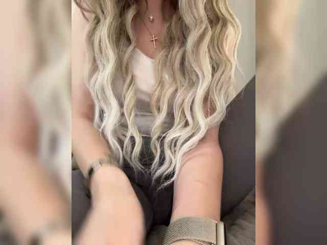 LedyMiya's chat room