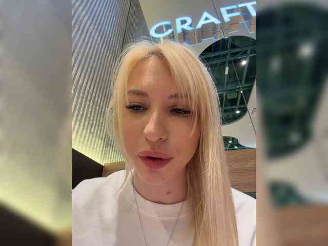 Cristi-Candy's chat room