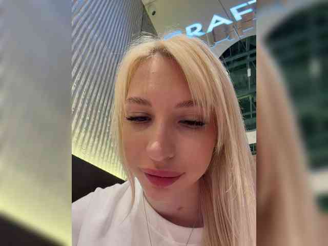 Cristi-Candy's chat room