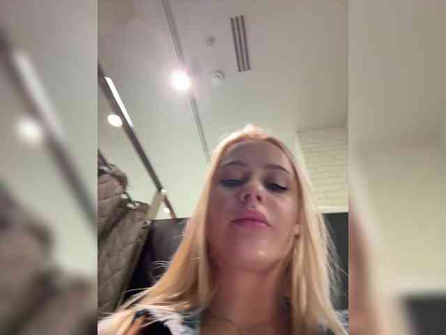 _Katrinka_'s chat room