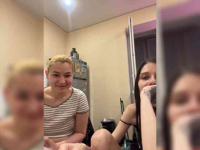 -Zoe-Love-'s chat room