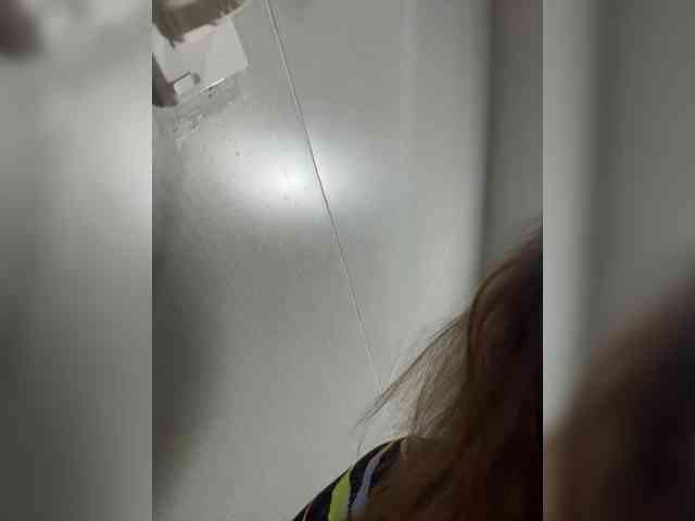 LittleDilara's chat room