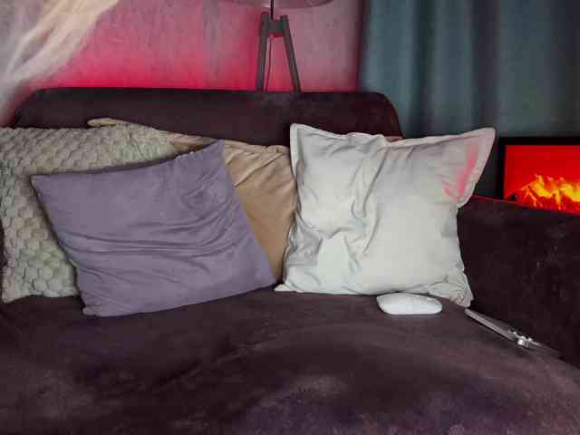 PinkFoxya's chat room