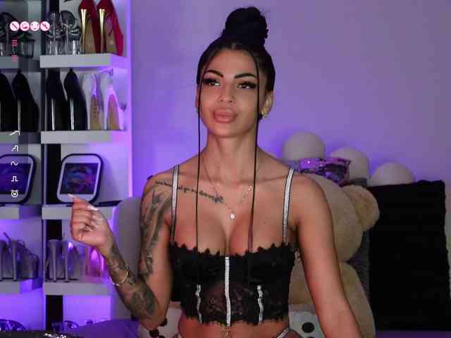 AngelaMyst's chat room