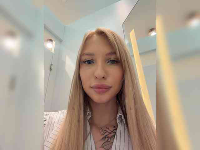 Cristi-Candy's chat room