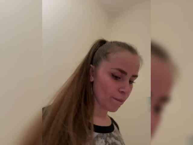 LolaSexxx's chat room