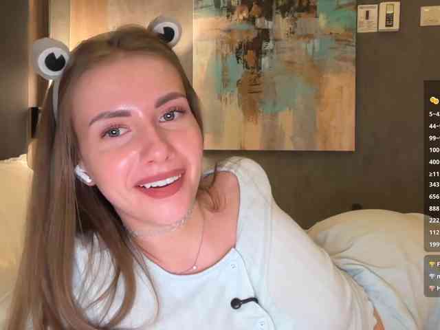 VikkiExtraCheese's chat room