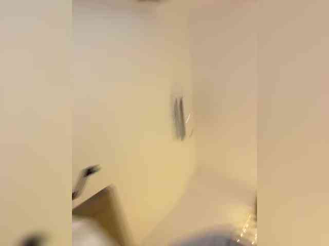 LittleDilara's chat room
