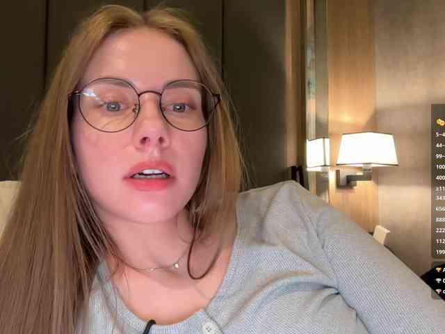 VikkiExtraCheese's chat room