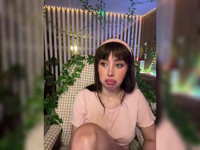 -Violetttttka-'s chat room