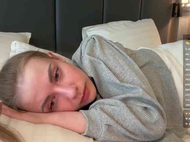 VikkiExtraCheese's chat room