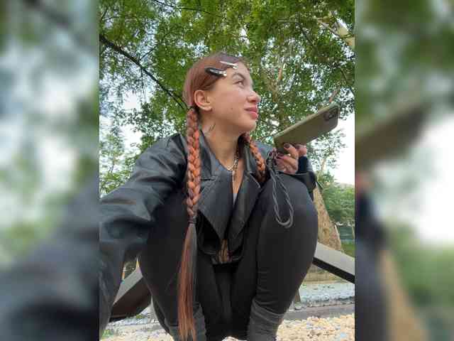 LINA69FEMDOM's chat room