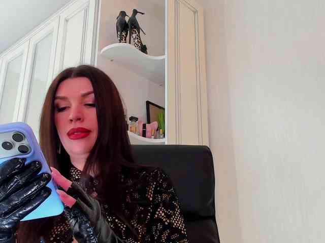 Femdomheels's chat room