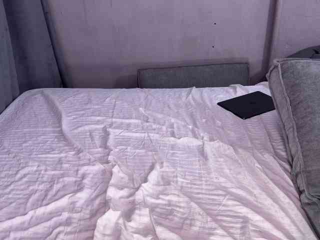 cutemilana_sexwife's chat room