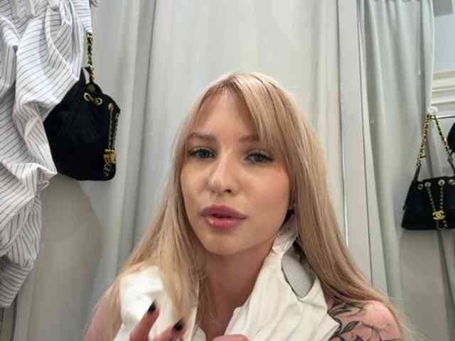 Cristi-Candy's chat room