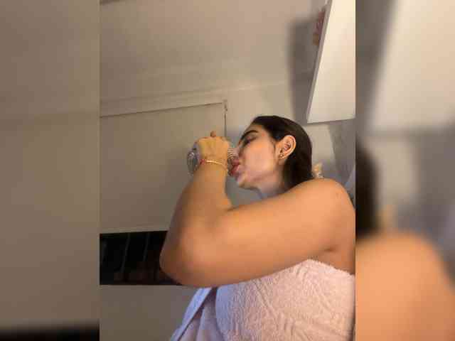 SallyeLeins's chat room