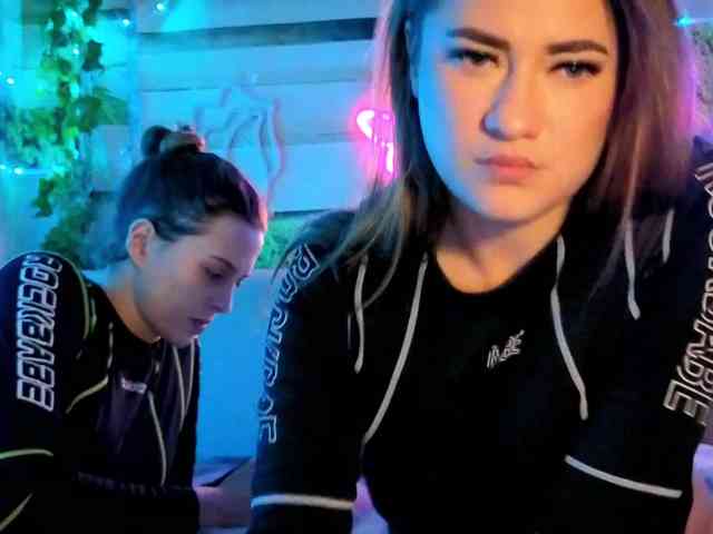 2Laski2's chat room