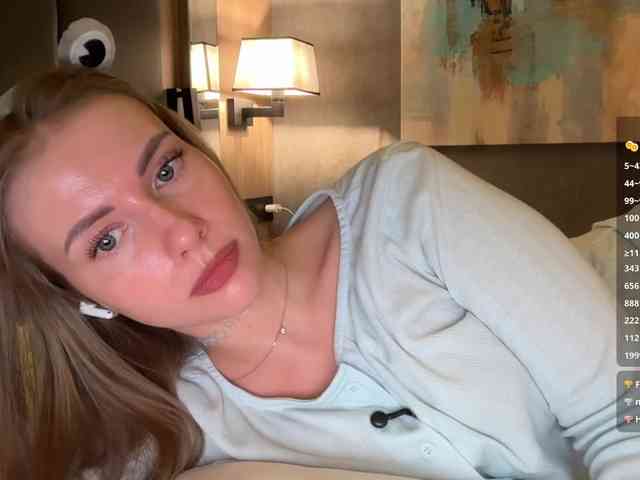 VikkiExtraCheese's chat room