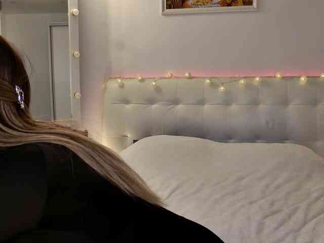 LustElise's chat room