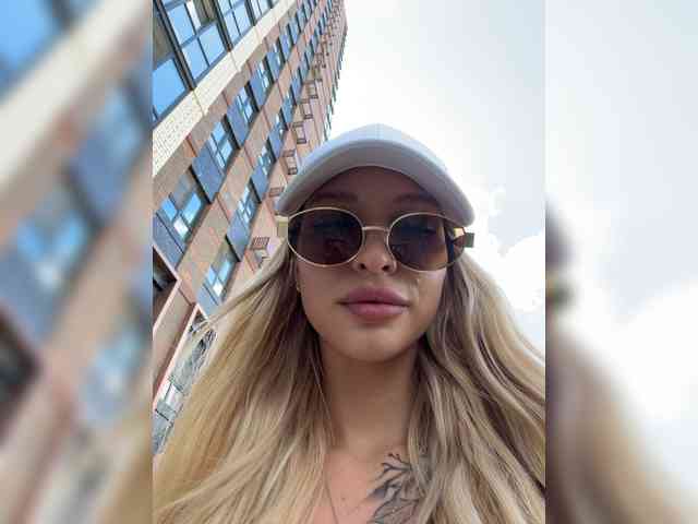 Cristi-Candy's chat room