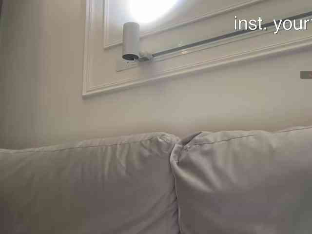 VikkiExtraCheese's chat room