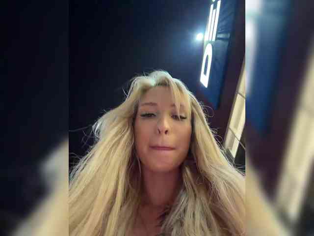 Cristi-Candy's chat room