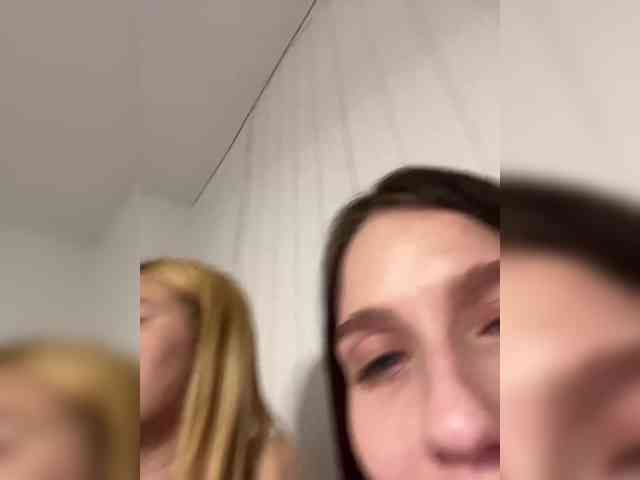 -Zoe-Love-'s chat room