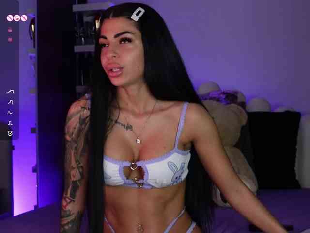 AngelaMyst's chat room