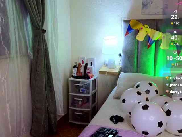 VictoriaHils's chat room