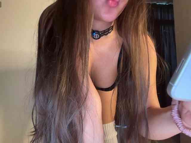 -Sara-'s chat room