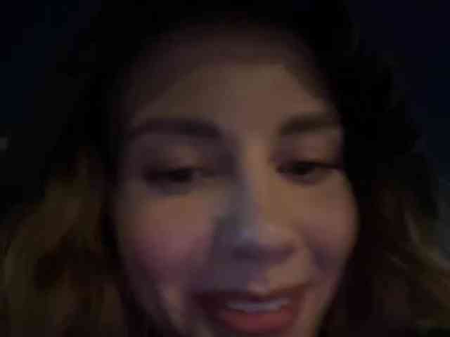 VikkiExtraCheese's chat room