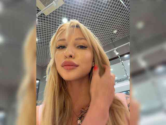 Cristi-Candy's chat room