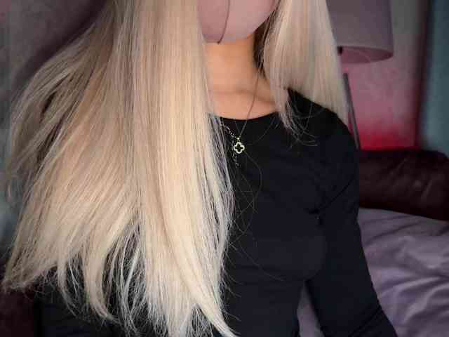 PinkFoxya's chat room