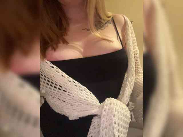 Mia_Wells's chat room