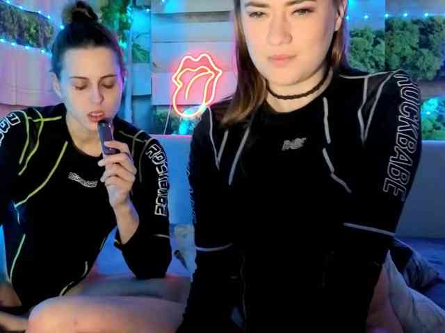 2Laski2's chat room