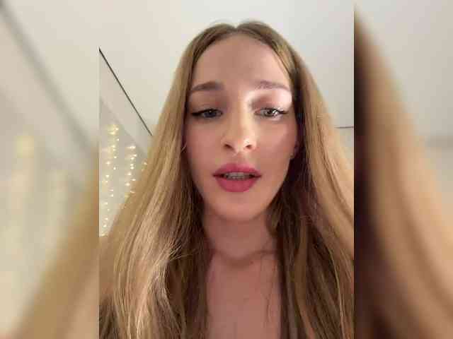 VictoriaBix's chat room