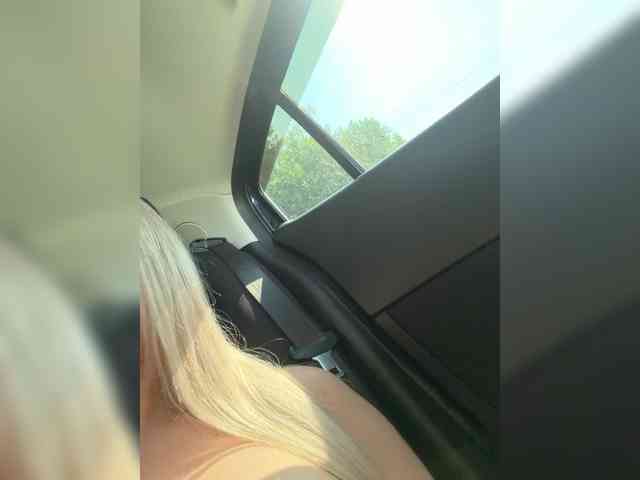 -Lovensesgirl-'s chat room