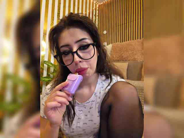 -Violetttttka-'s chat room