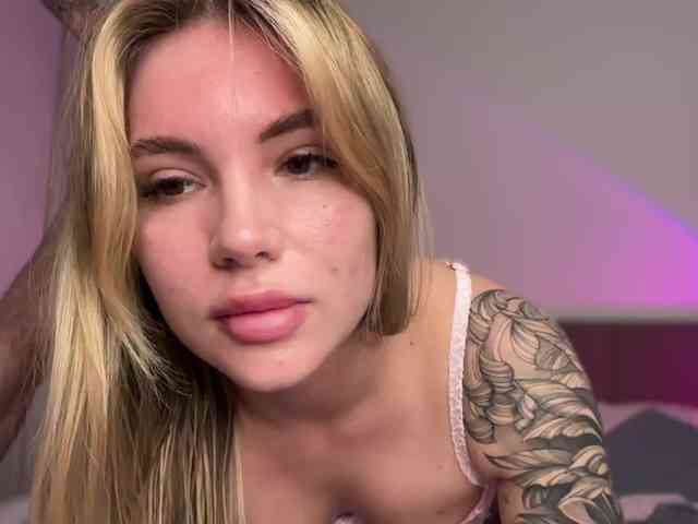SquirtalPussy's chat room