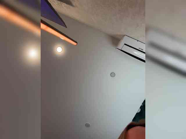 _Ellidi_'s chat room