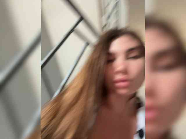 -EmilyBaby-'s chat room
