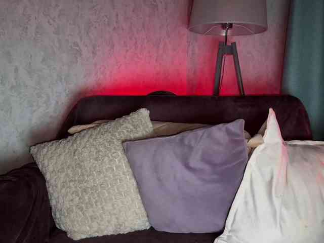 PinkFoxya's chat room