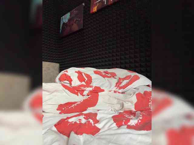 StrawberryGirl-'s chat room