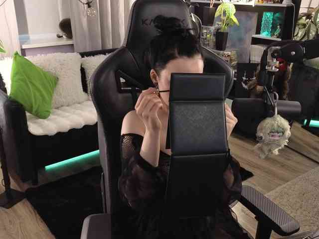 Kira_Li_Lime's chat room