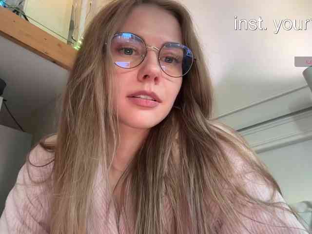 VikkiExtraCheese's chat room