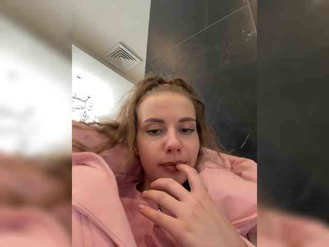 VikkiExtraCheese's chat room