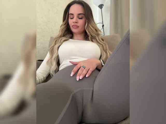 LedyMiya's chat room