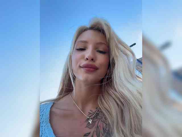 Cristi-Candy's chat room