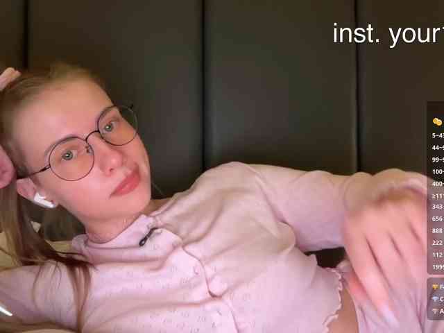 VikkiExtraCheese's chat room